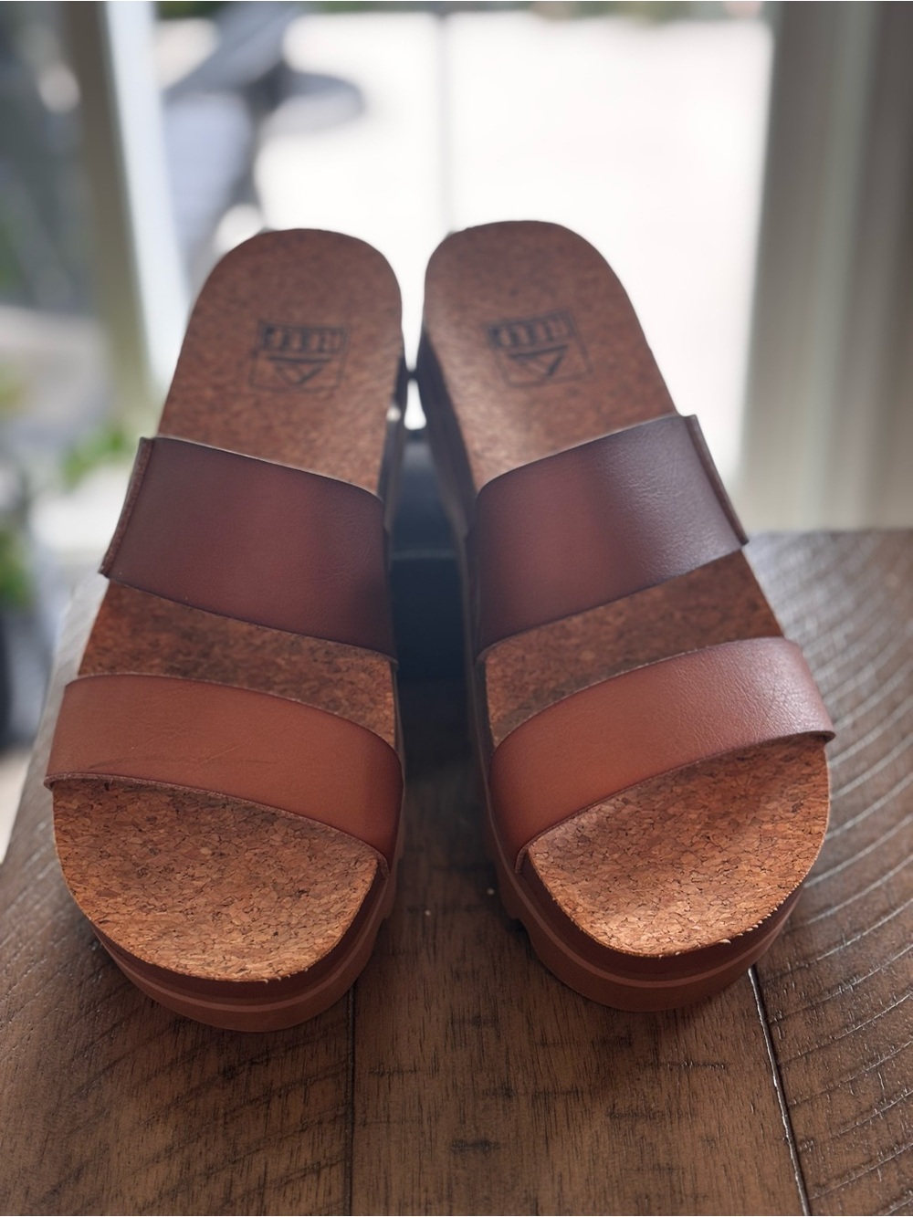 Reef Tan/Brown Leather Cork Slide Sandals 8 like new - Picture 3 of 6
